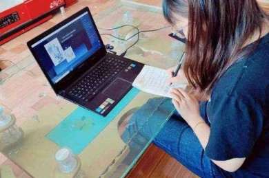 当讲台搬到云端：师范生抗疫教学实践的行动研究