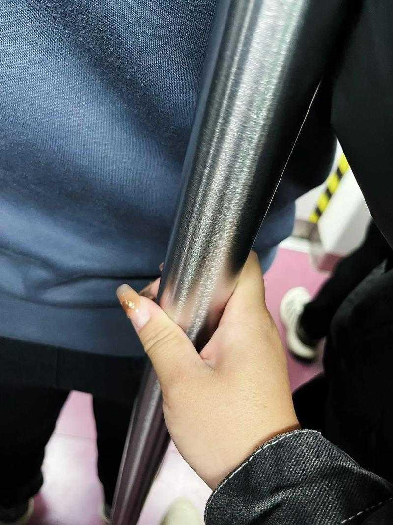 地铁上灵感突现？教你「手机如何免费查论文」的学术生存指南