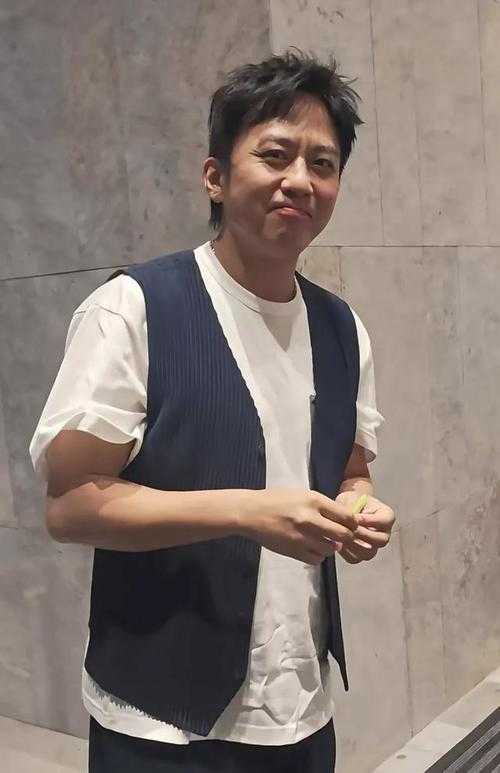 当我们谈论邓超的毕业论文时我们在寻找什么？